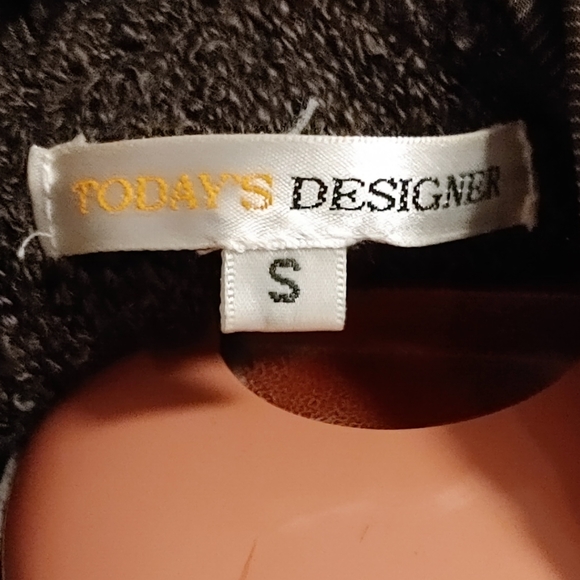 NWOT Gorgeous thigh length asymmetrical sweater - Picture 5 of 5